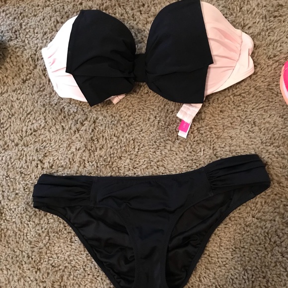 Victoria's Secret Other - super cute front bow victoria secret bikini